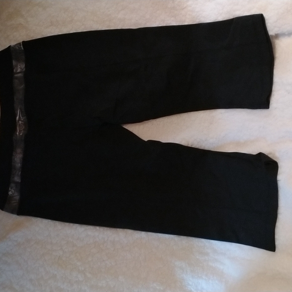 Lululemon capris - Picture 3 of 5